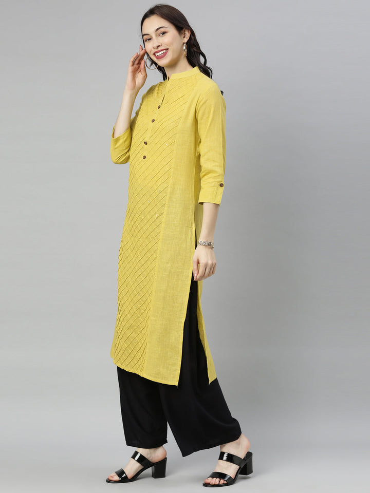 Neerus Green embroidered straight kurta - detail view 2
