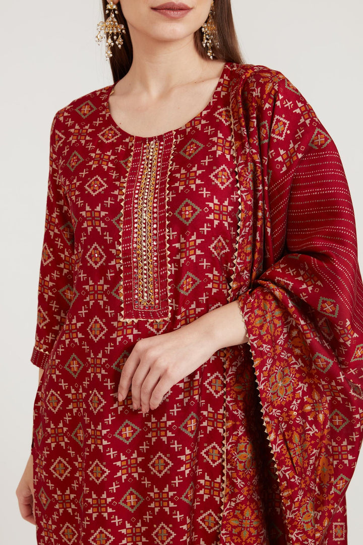 Neerus Maroon muslin printed suit set - detail view 1