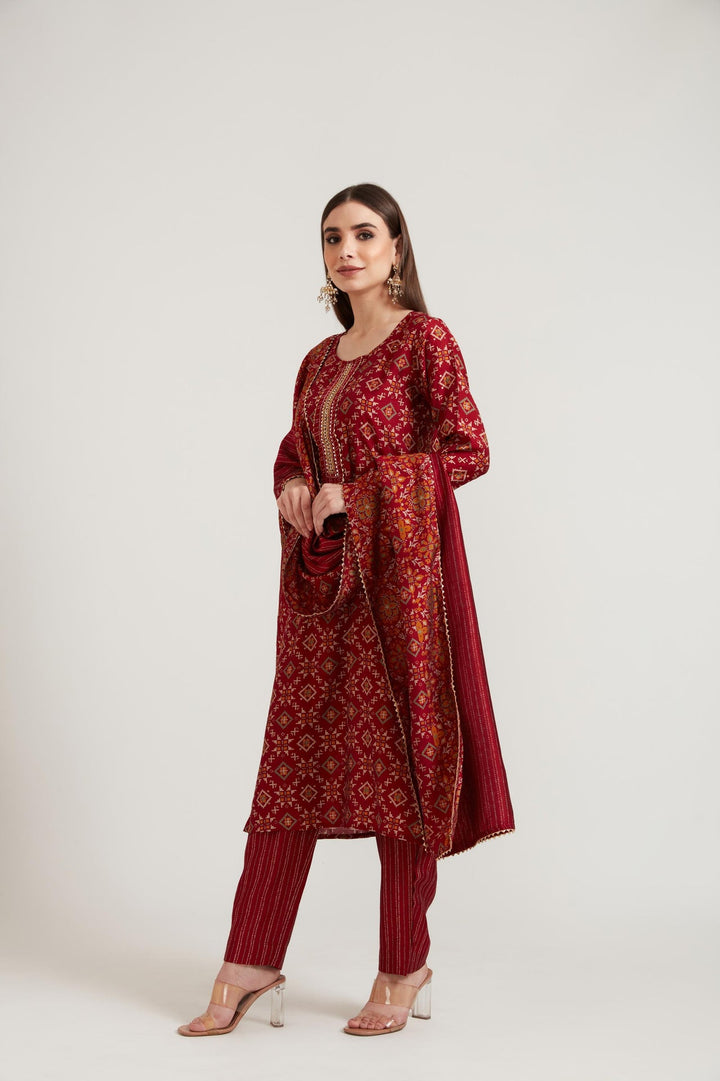 Neerus Maroon muslin printed suit set - detail view 2
