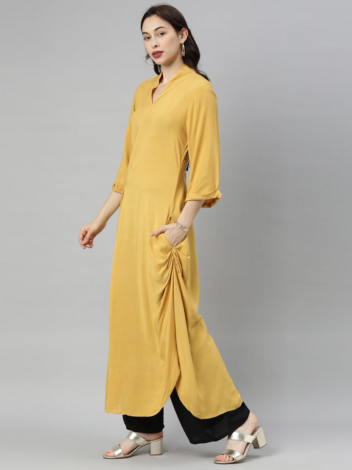 Neerus Yellow embroidered high-low kurta - detail view 3
