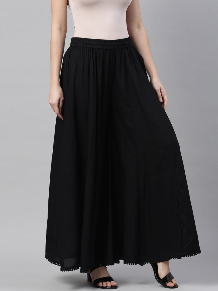 Neerus Black solid flared palazzo - detail view 1