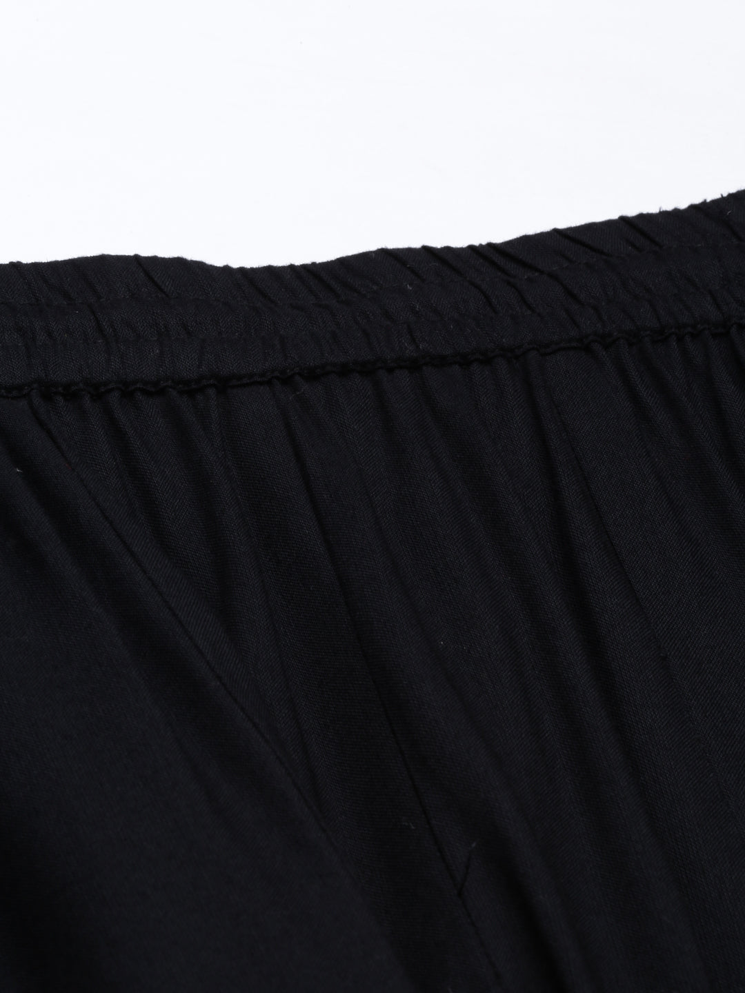Neerus Black solid flared palazzo - detail view 3