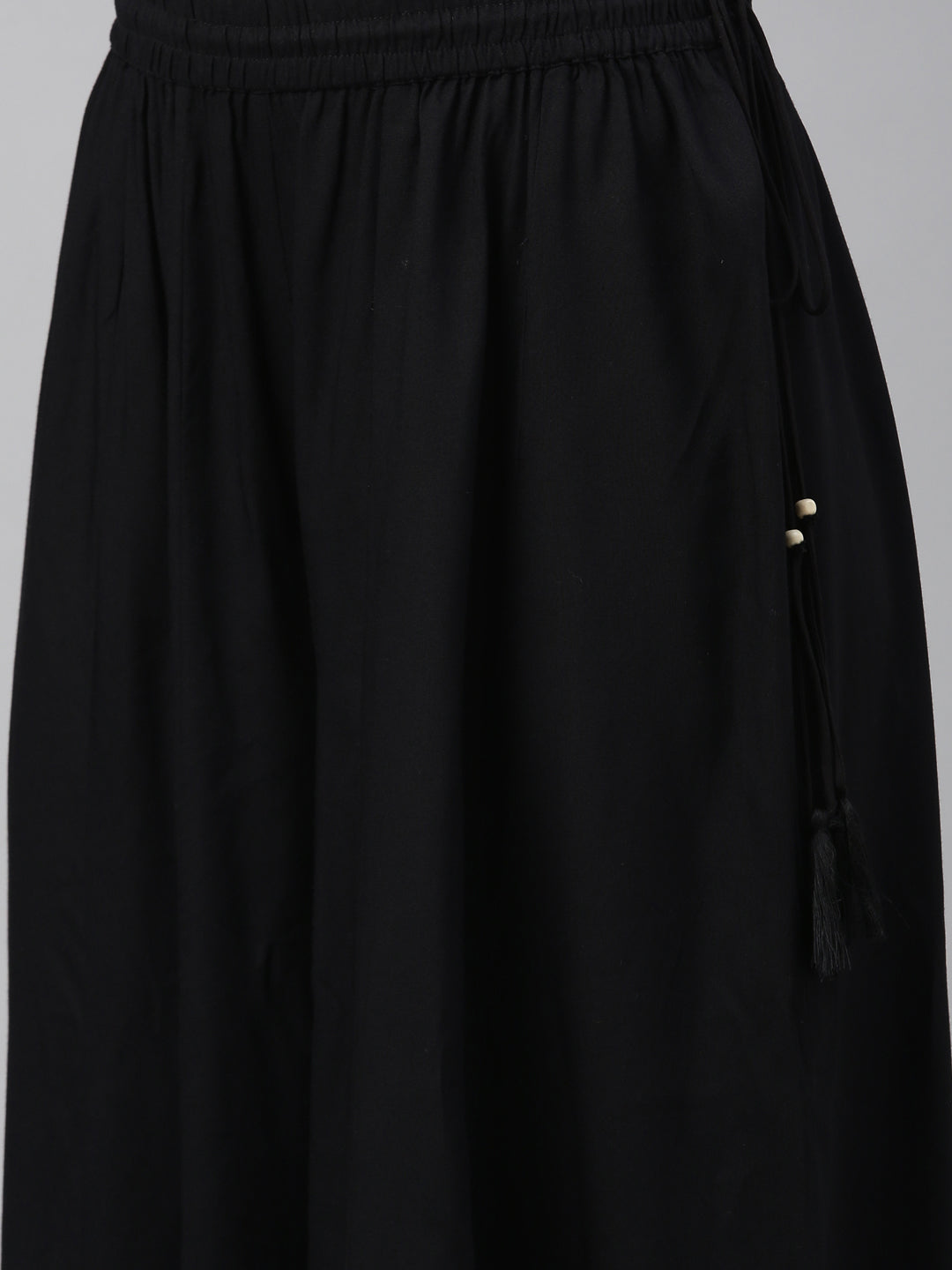 Neerus Black solid flared palazzo - detail view 5