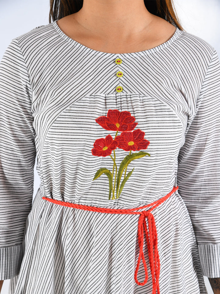 Neerus White cotton printed anarkali kurta striped - side view