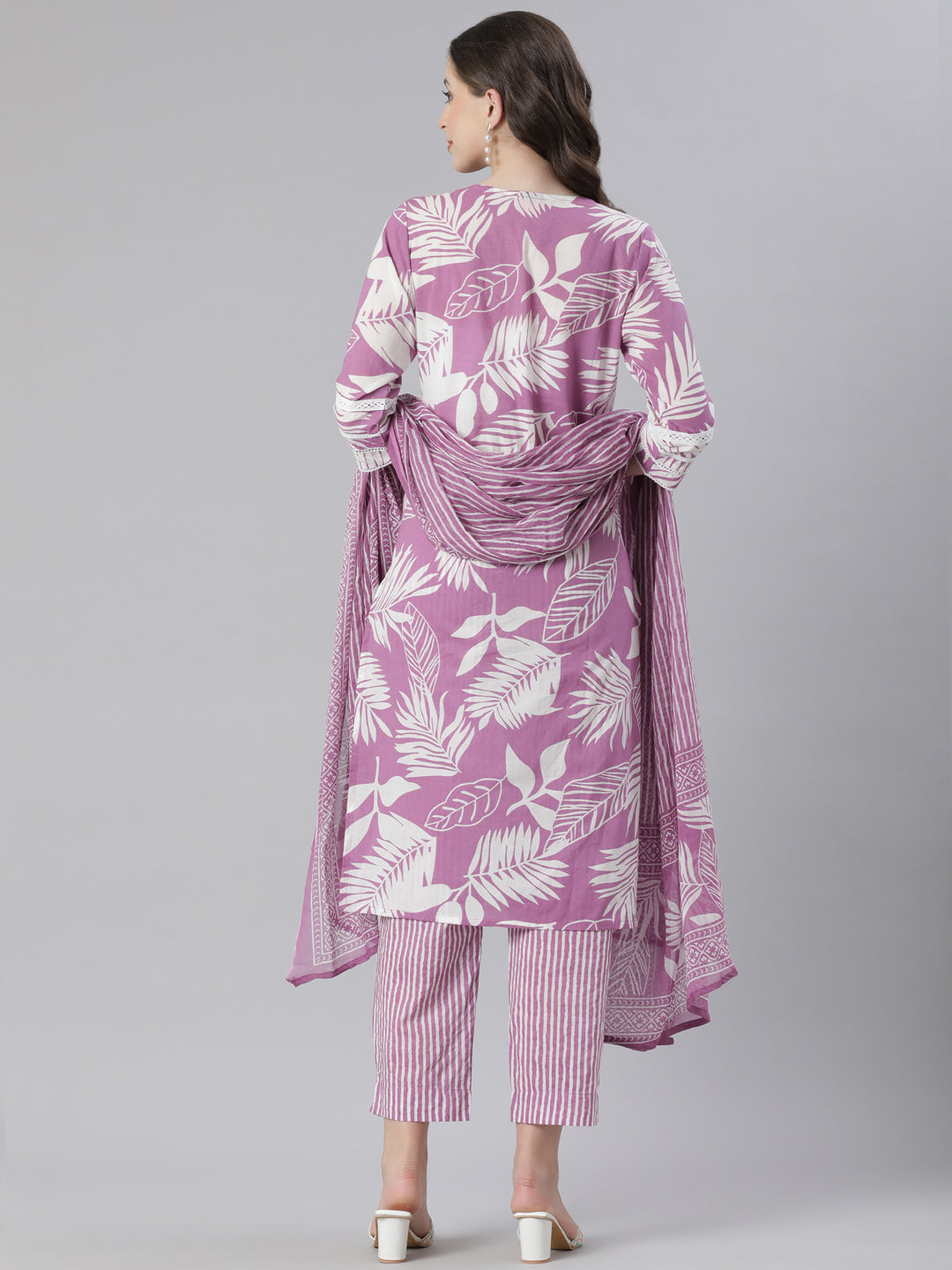 Neerus Purple cotton printed suit set - detail view 1