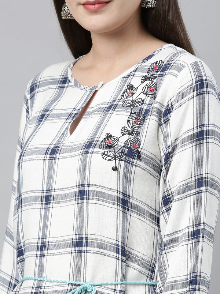 Neerus White embroidered high-low kurta - side view
