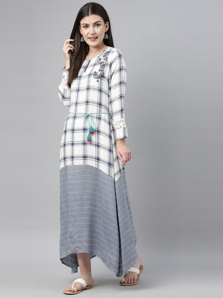 Neerus White embroidered high-low kurta - detail view 2