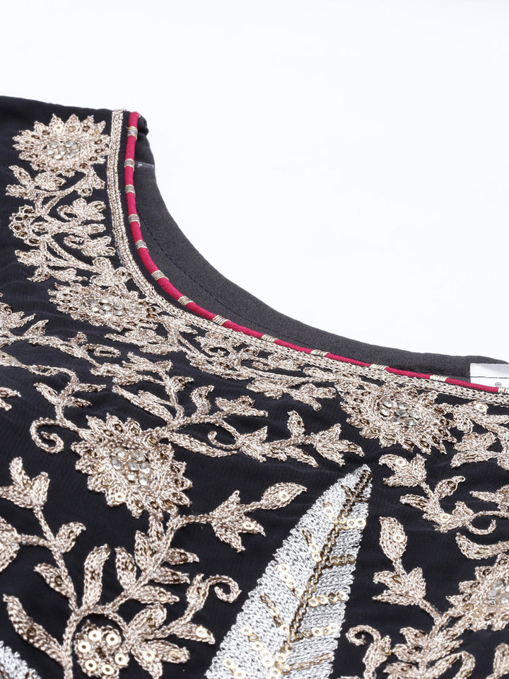 Neerus Grey georgette embroidered kurta set - back view