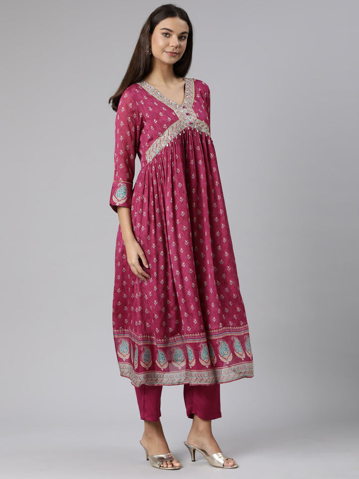 Neerus Pink crepe printed suit set - back view
