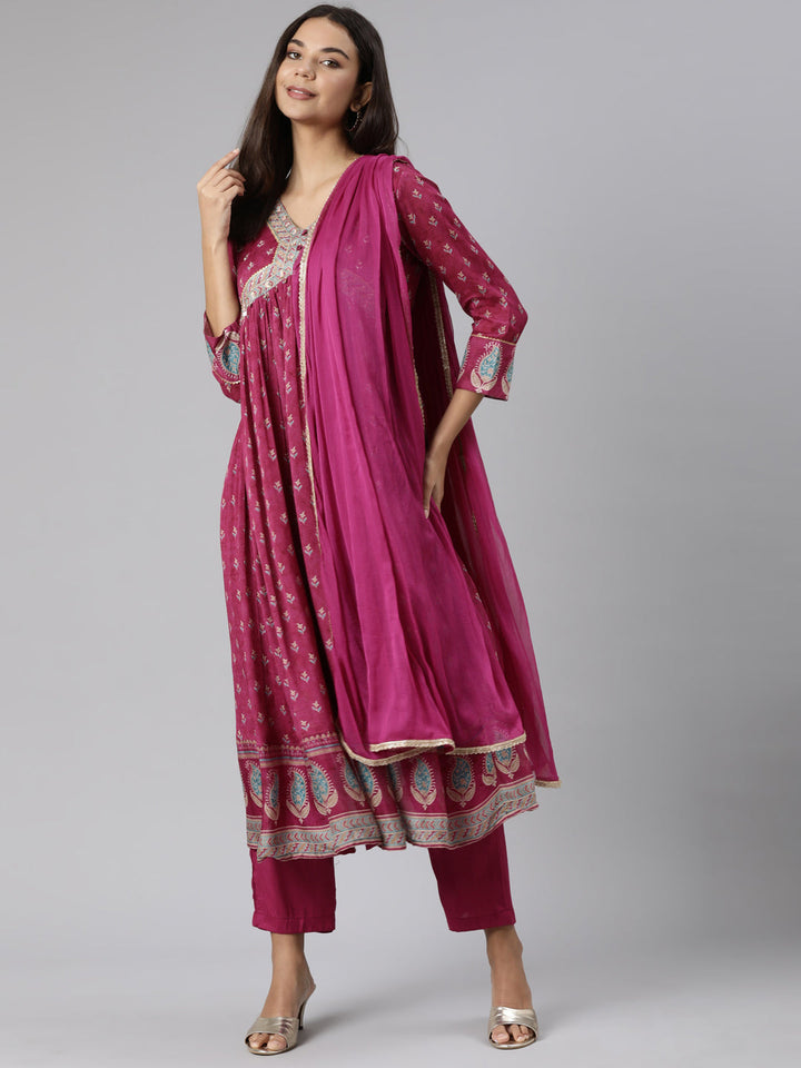 Neerus Pink crepe printed suit set - detail view 2