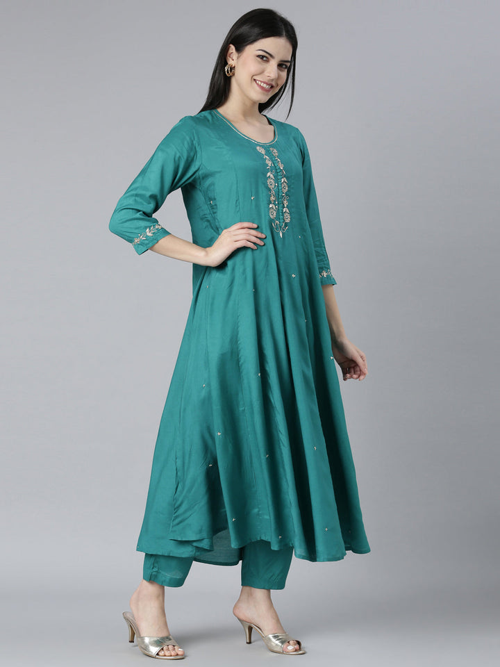 Neerus Green Shantoon solid straight kurta set - back view