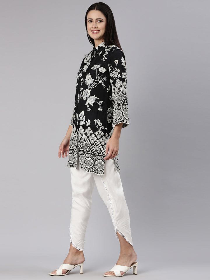 Neerus Black muslin printed kurta set - back view