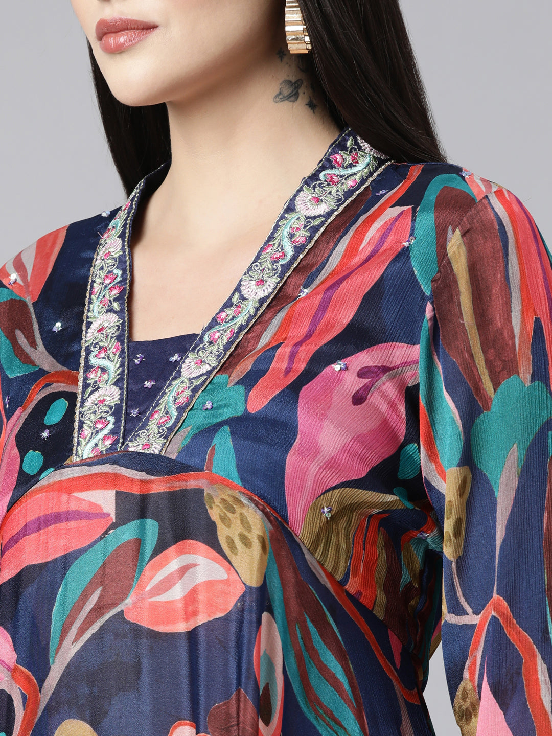 Neerus Multi crepe printed high-low suit set - detail view 1