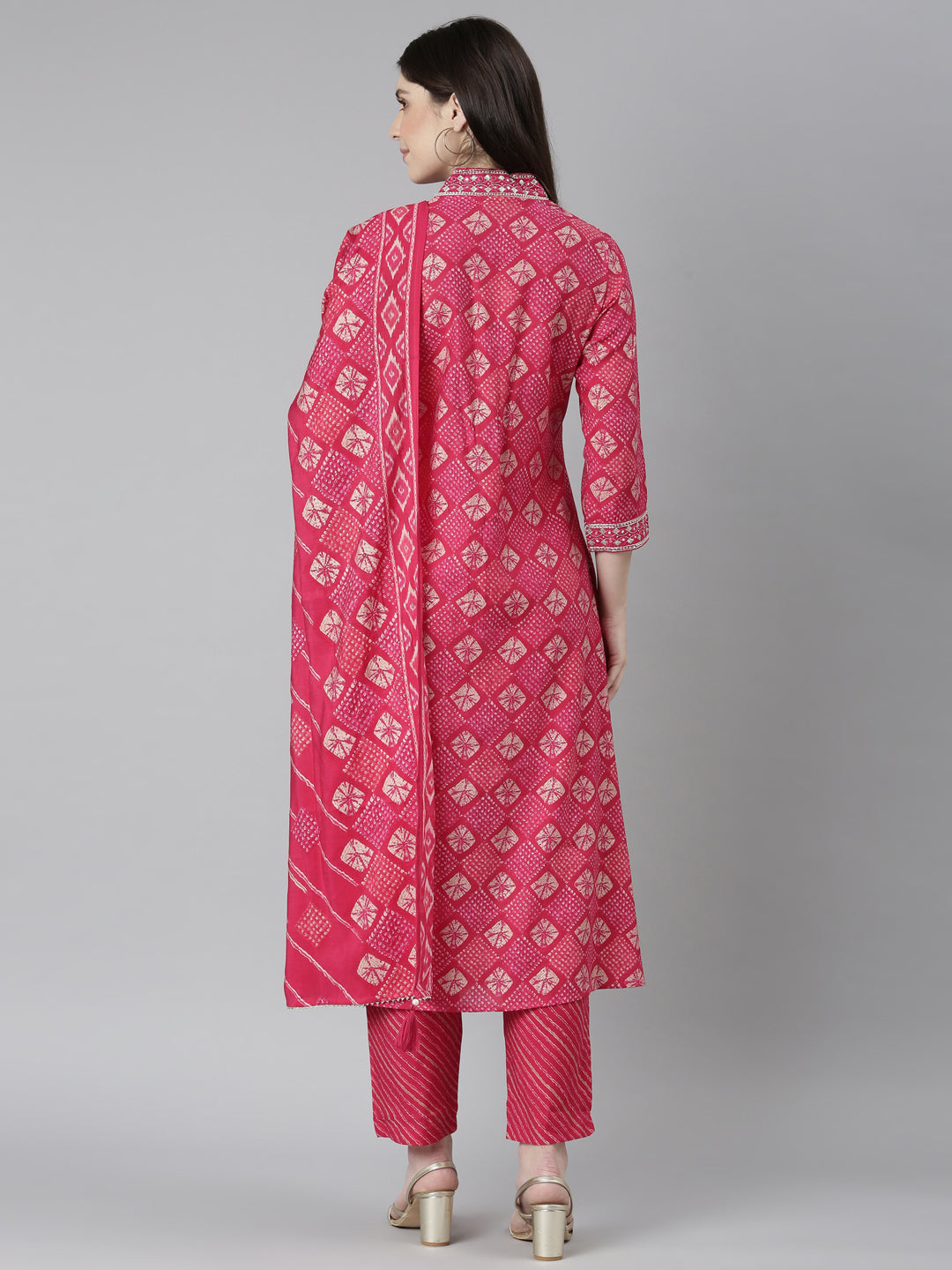 Neerus Pink muslin Bandhani printed kurta set - side view