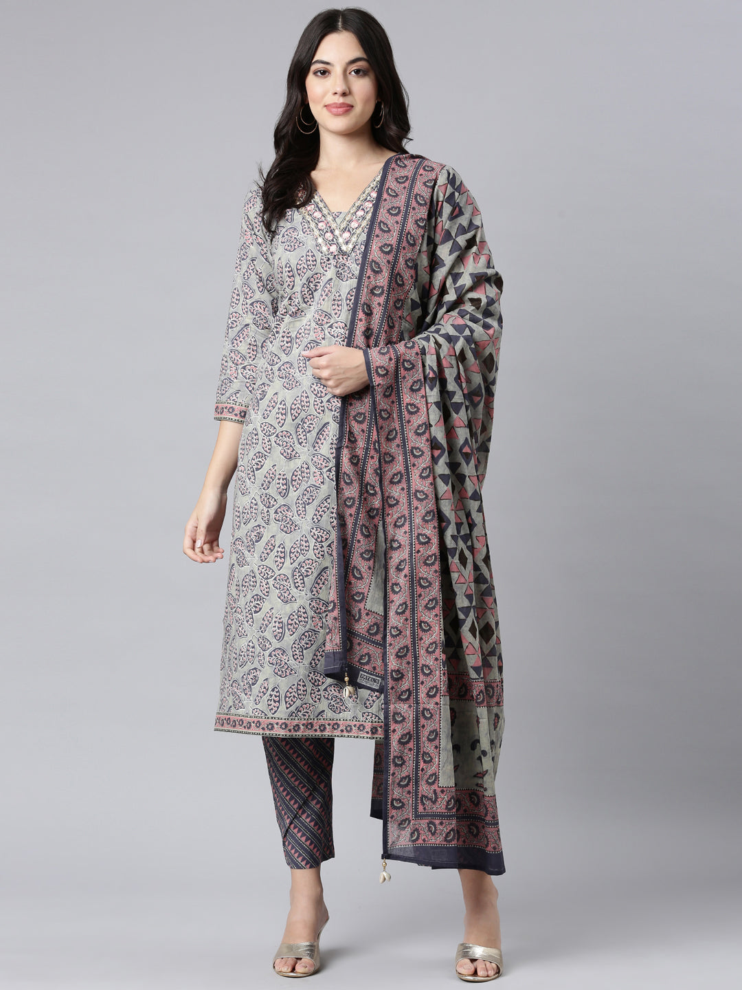 Neerus Grey cotton printed suit set - detail view 2