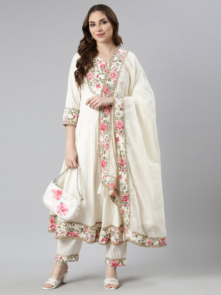 Neerus Beige flared solid suit set - detail view 2