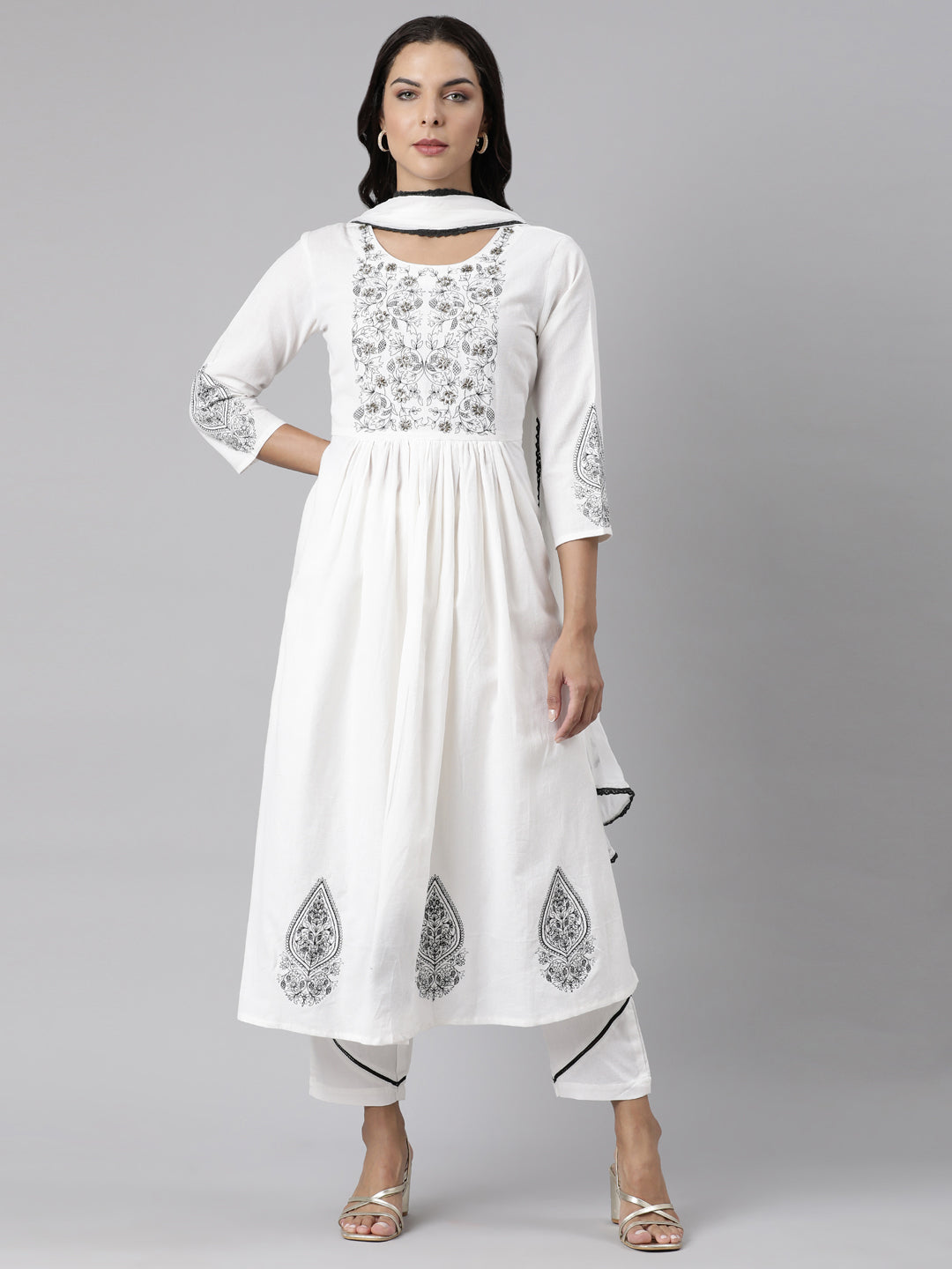 Neerus White cotton printed suit set - front view