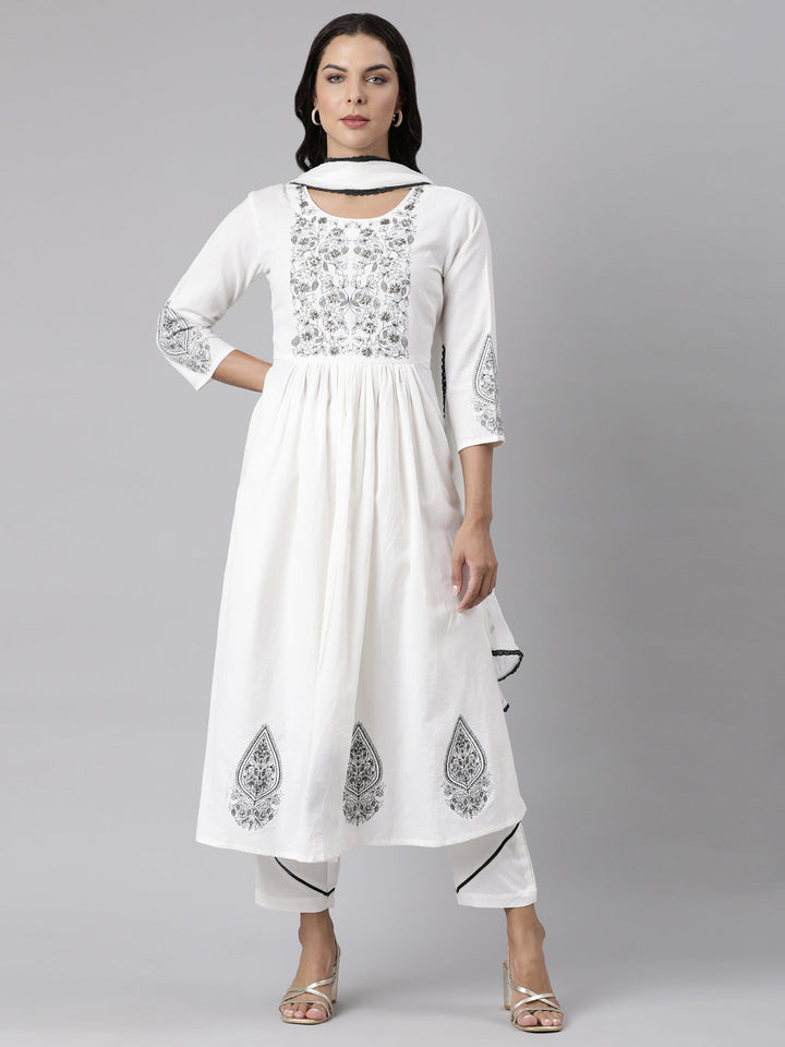 Neerus White cotton printed suit set - front view