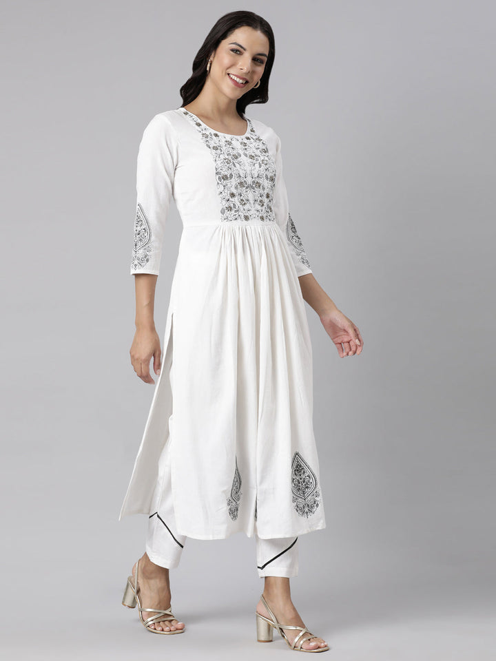 Neerus White cotton printed suit set - side view
