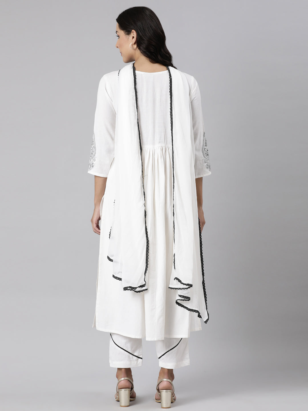 Neerus White cotton printed suit set - detail view 1