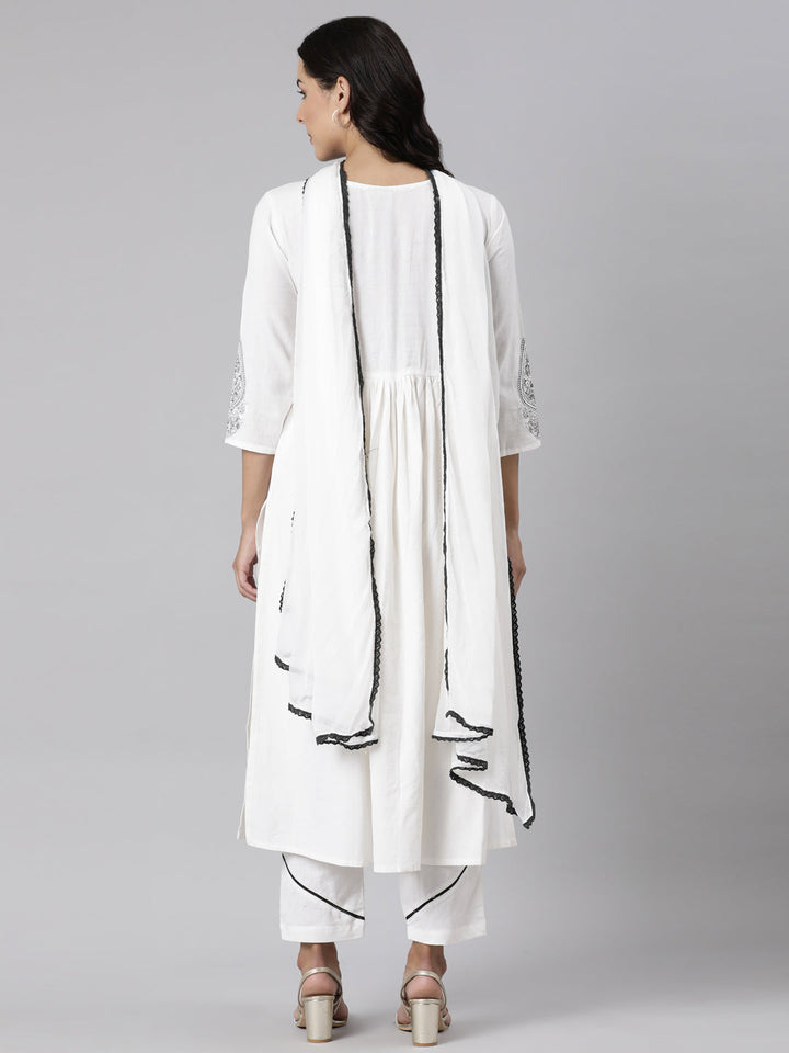 Neerus White cotton printed suit set - detail view 1