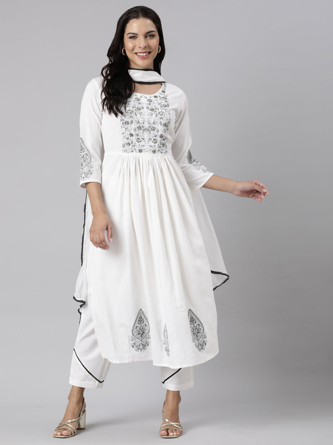 Neerus White cotton printed suit set - detail view 3
