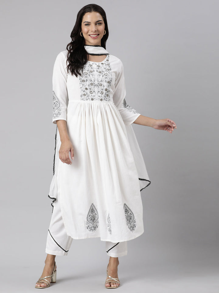 Neerus White cotton printed suit set - detail view 3