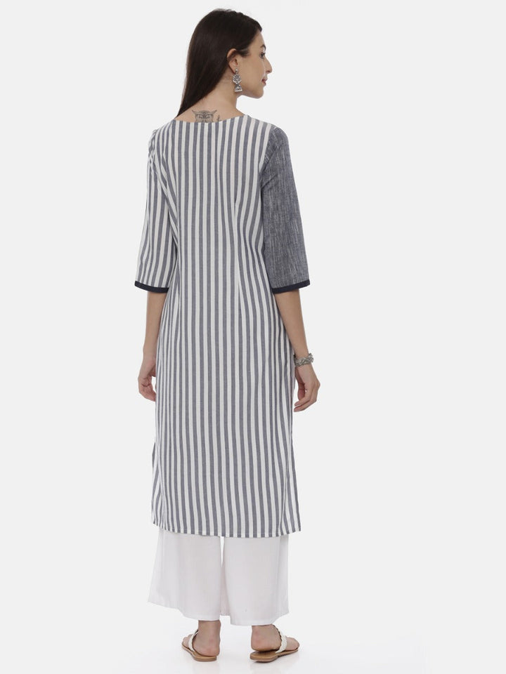 Neerus Grey rayon printed straight kurta - detail view 2