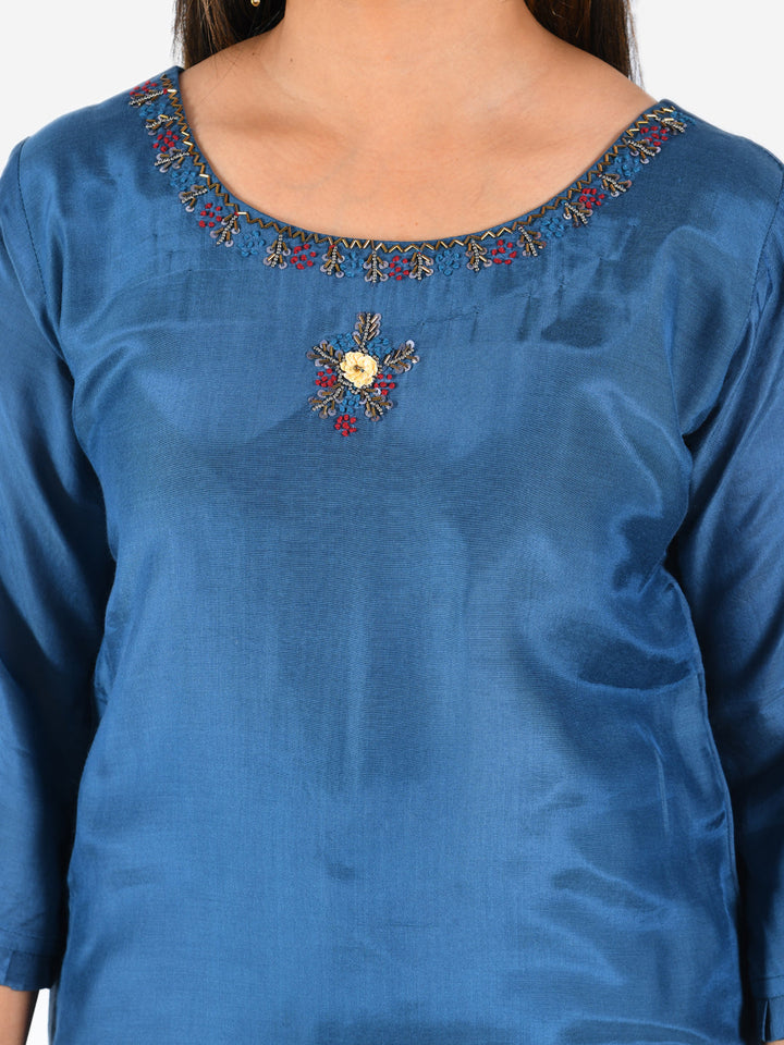 Neerus Blue muslin embellished straight kurta - detail view 2