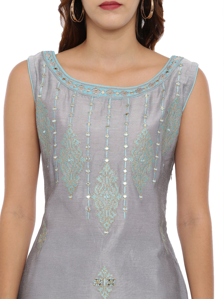 Neerus Grey embroidered kurta set with pant and dupatta - back view