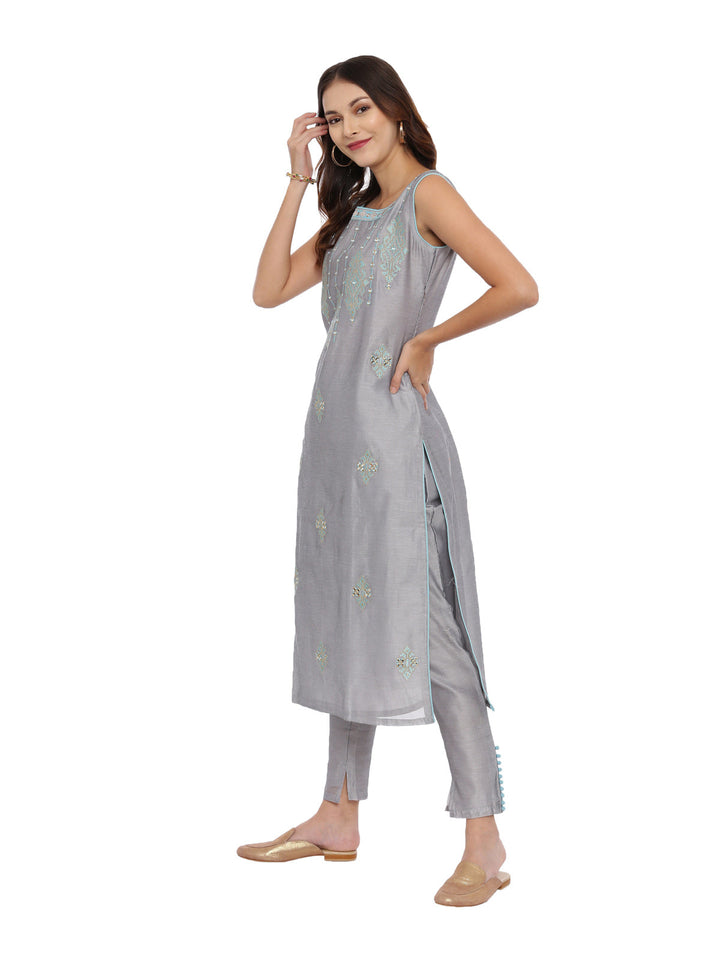 Neerus Grey embroidered kurta set with pant and dupatta - detail view 2