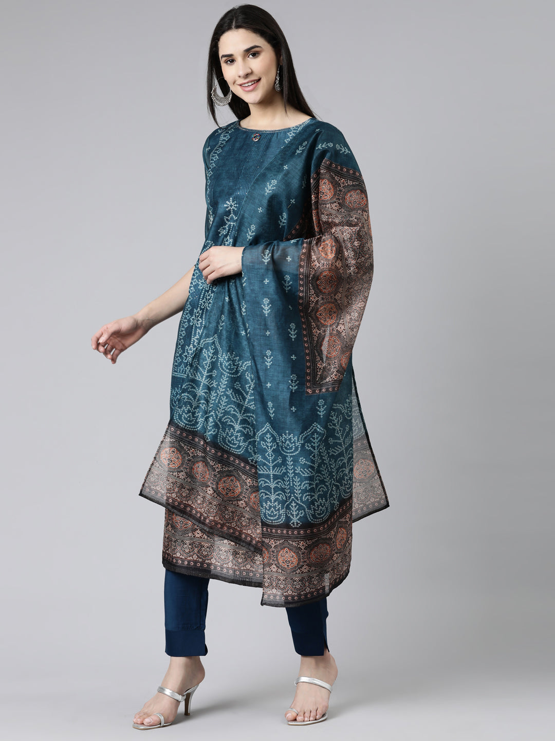 Neerus Green Silk Chiffon Printed Kurta Set - detail view 4