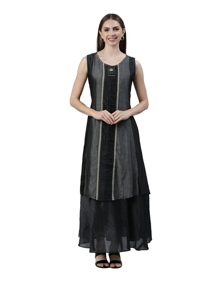 Neerus Crepe thread embroidered panelled A-Line kurta - front view