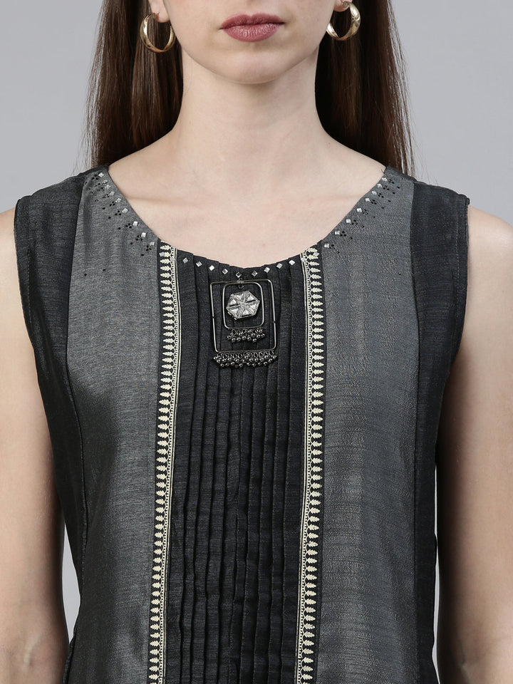 Neerus Crepe thread embroidered panelled A-Line kurta - back view