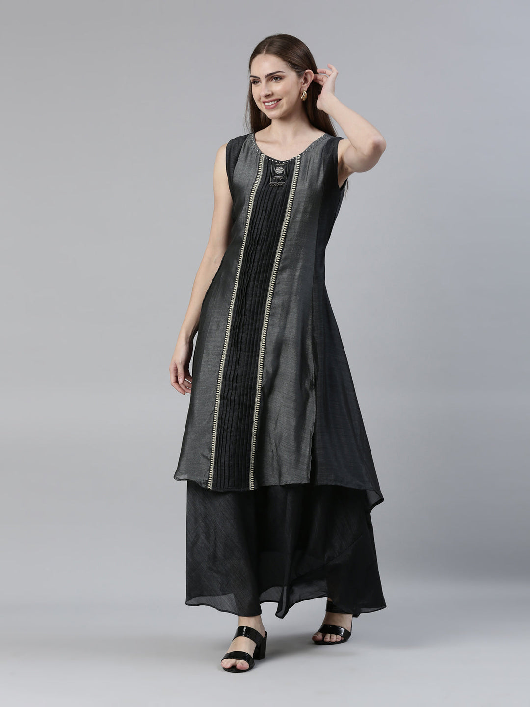 Neerus Crepe thread embroidered panelled A-Line kurta - detail view 3