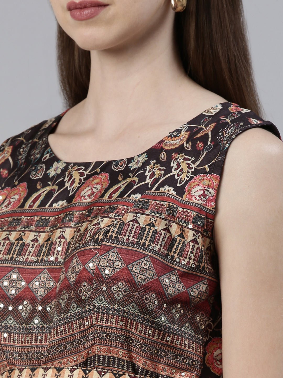 Neerus Black raw silk printed flared maxi dress - detail view 1
