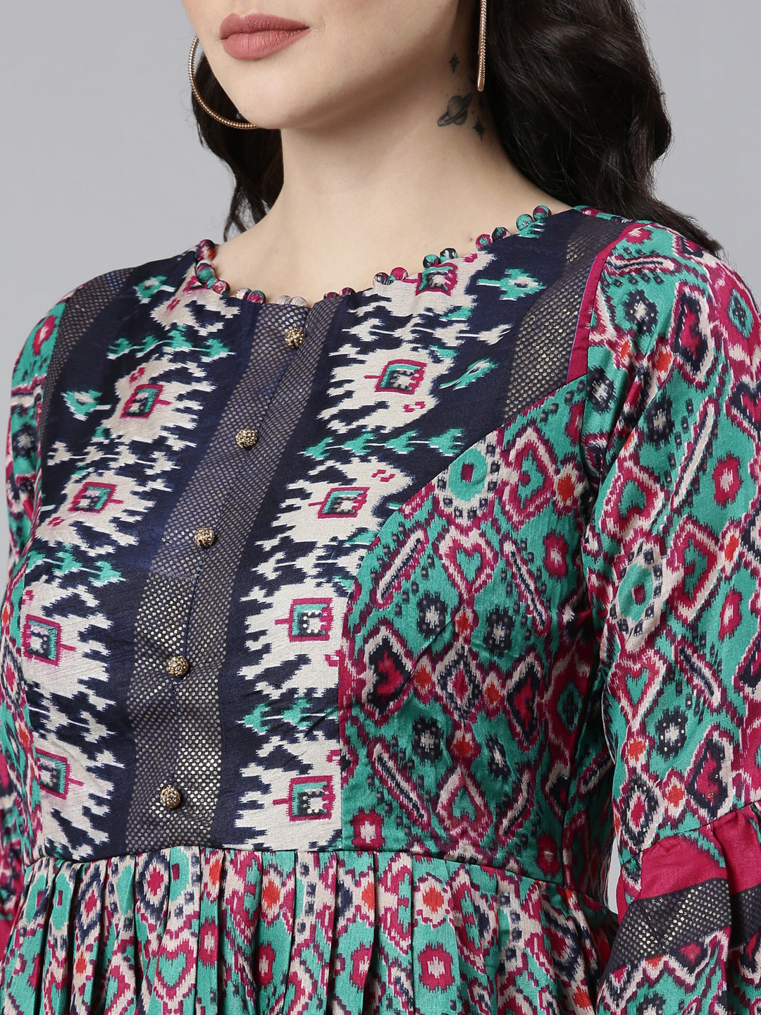 Neerus Green printed straight dress - detail view 1