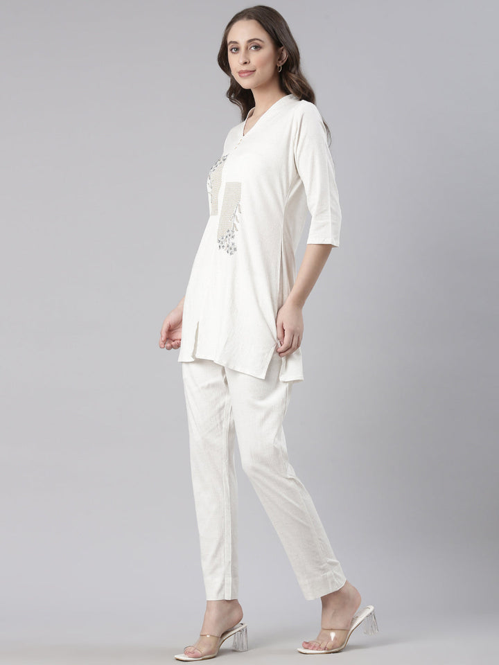 Neerus White Casual Solid Kurti with Trousers