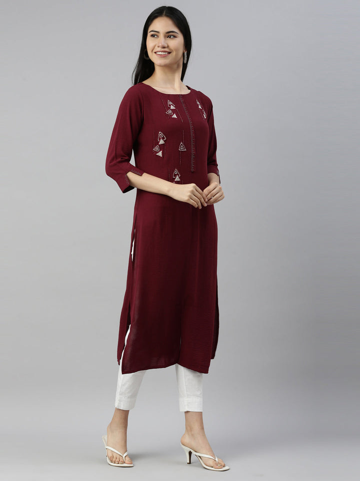 Neerus Maroon crepe solid kurta - side view