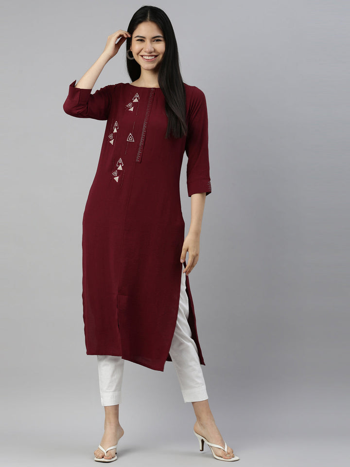 Neerus Maroon crepe solid kurta - detail view 2