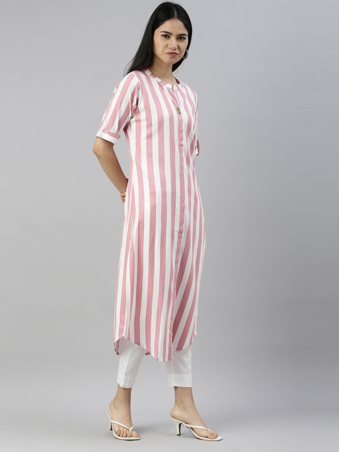 Neerus Pink rayon straight kurta - detail view 1
