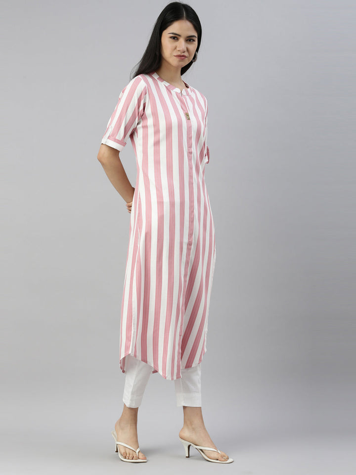 Neerus Pink rayon straight kurta - detail view 1