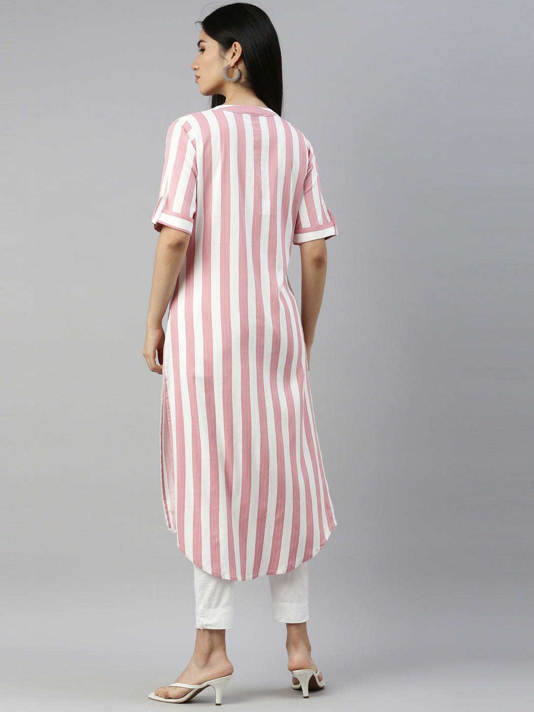 Neerus Pink rayon straight kurta - detail view 2