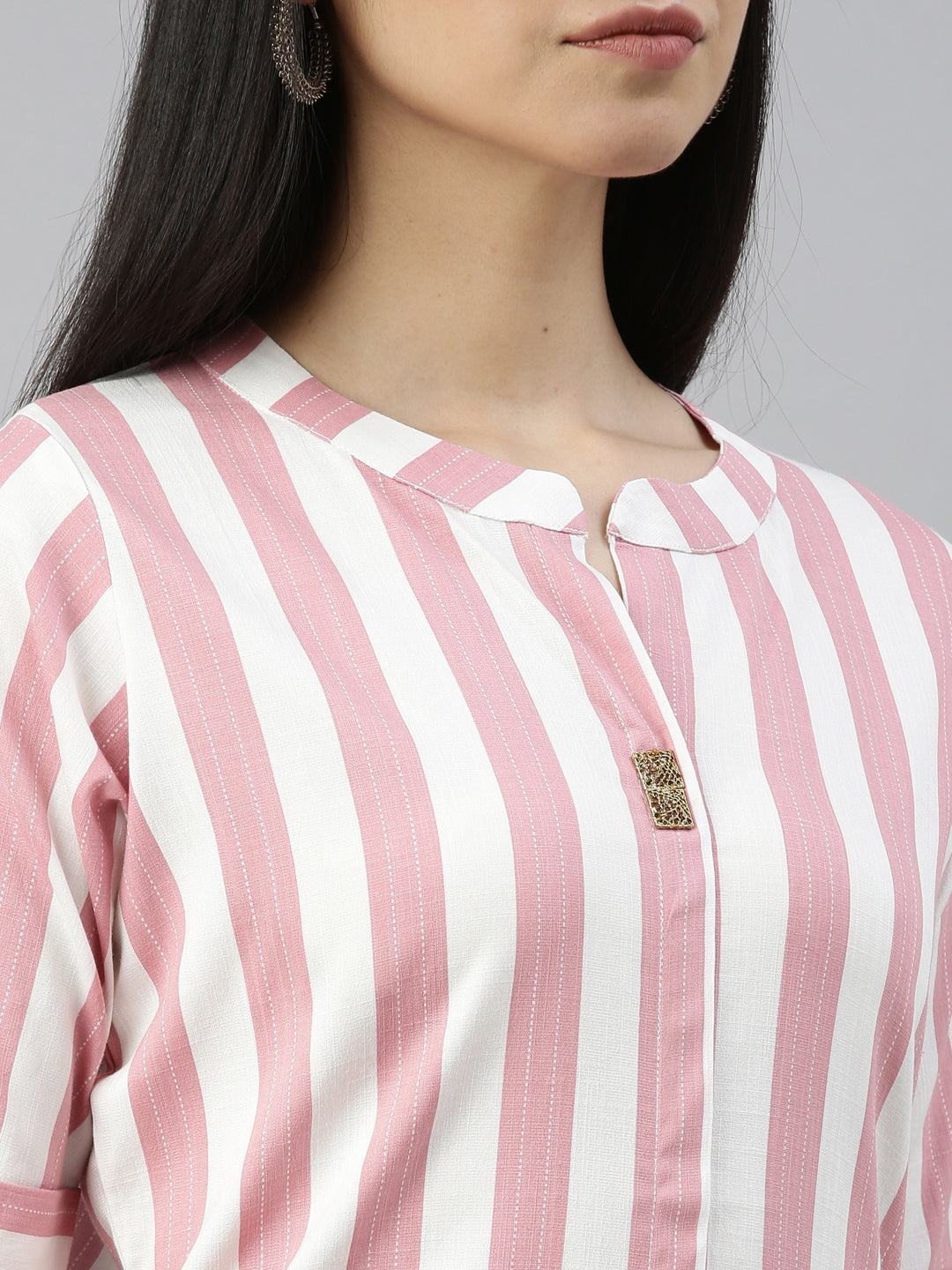 Neerus Pink rayon straight kurta - detail view 5