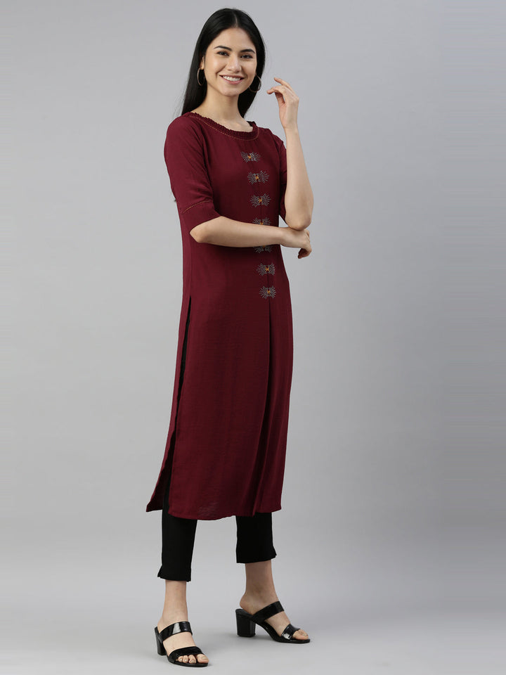 Neerus Maroon crepe solid kurta - side view