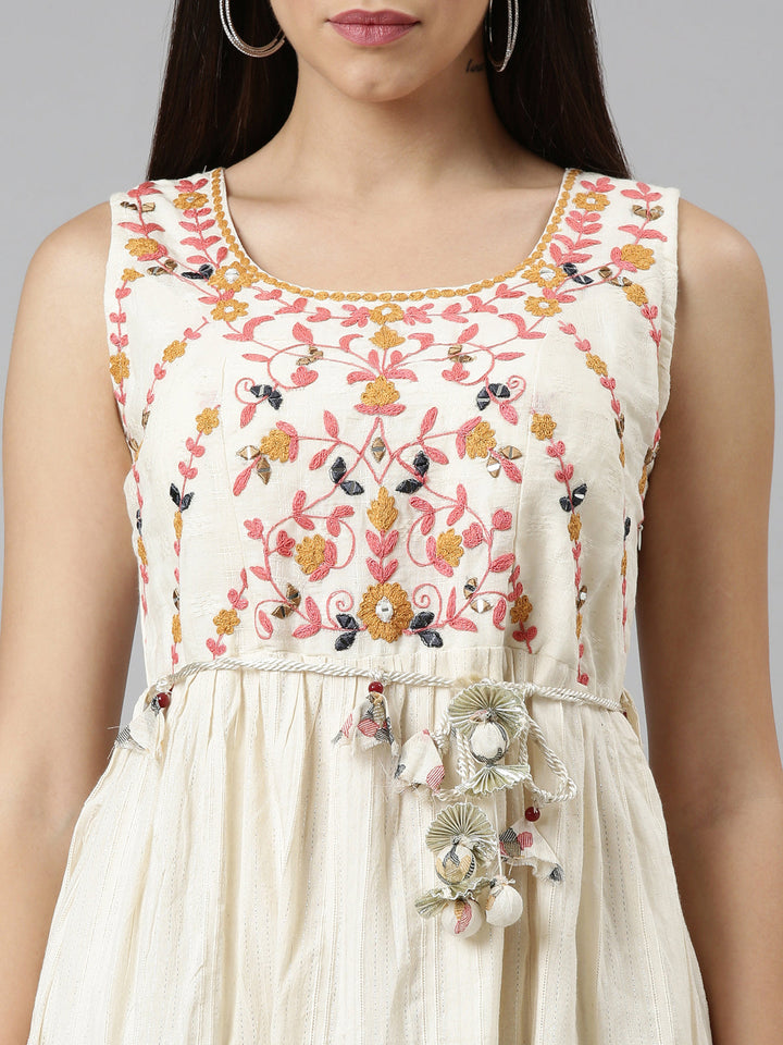 Neerus Beige cotton solid maxi dress - detail view 1