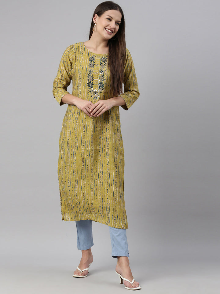 Neerus Green georgette solid kurti - detail view 3
