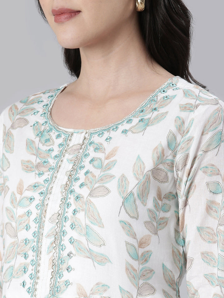 Neerus Green cotton printed maxi dress - detail view 1