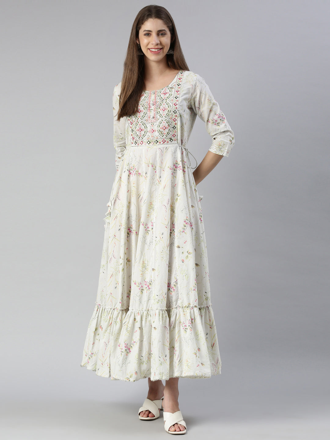 Neerus White printed maxi dress - detail view 2