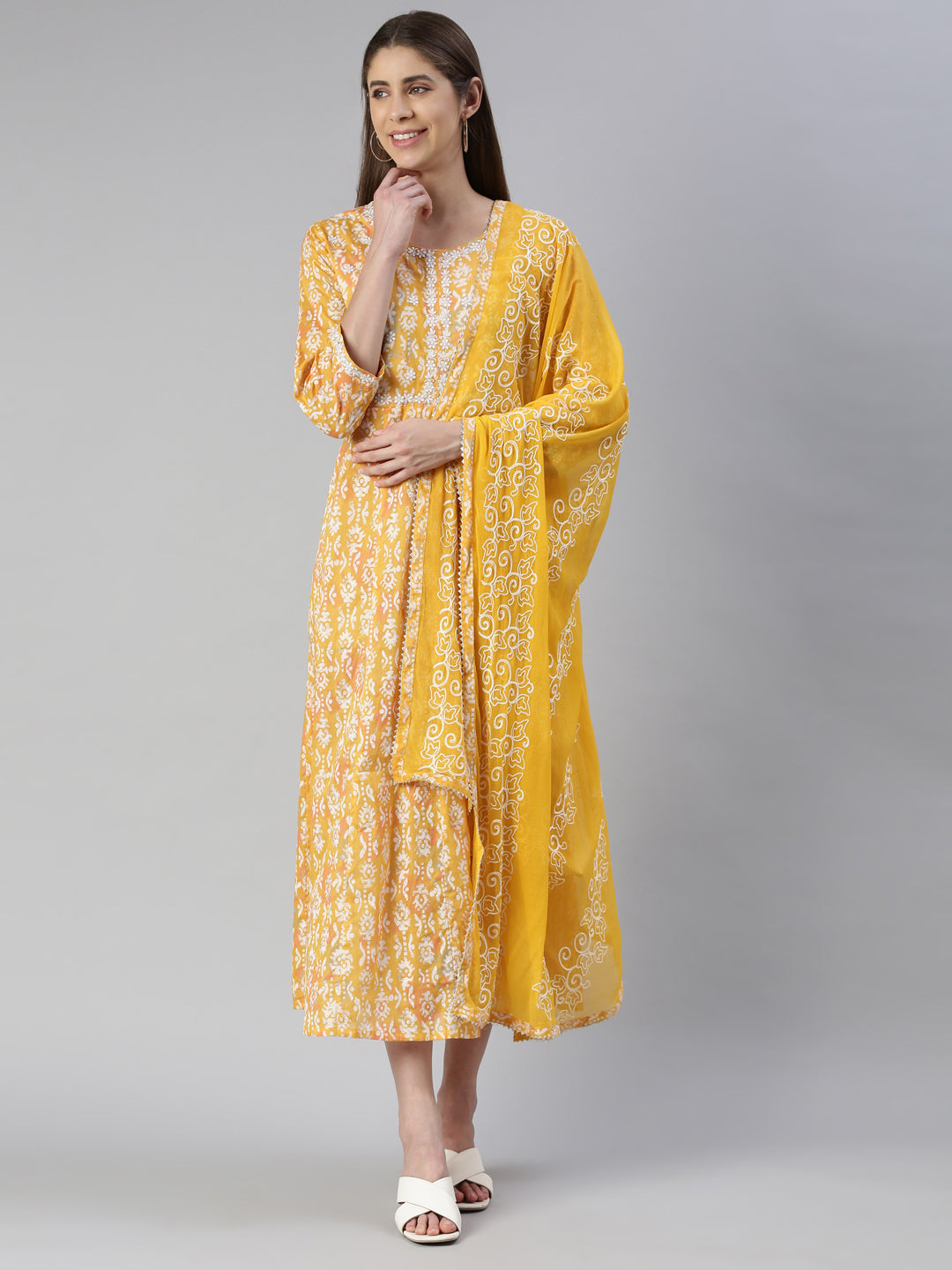 Neerus Yellow printed maxi dress - detail view 3